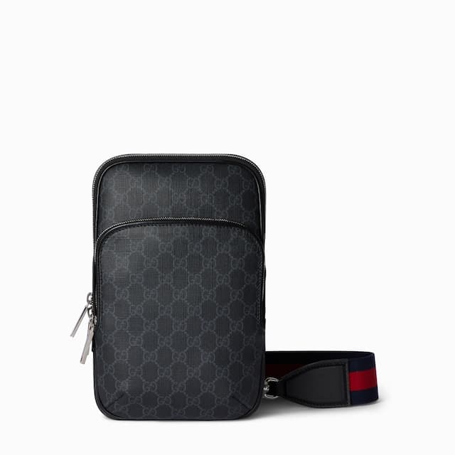 Gucci イニシャルを入れてカスタマイズ〔GG ブラック〕スモール スリングバッグ¥291,500(税込)